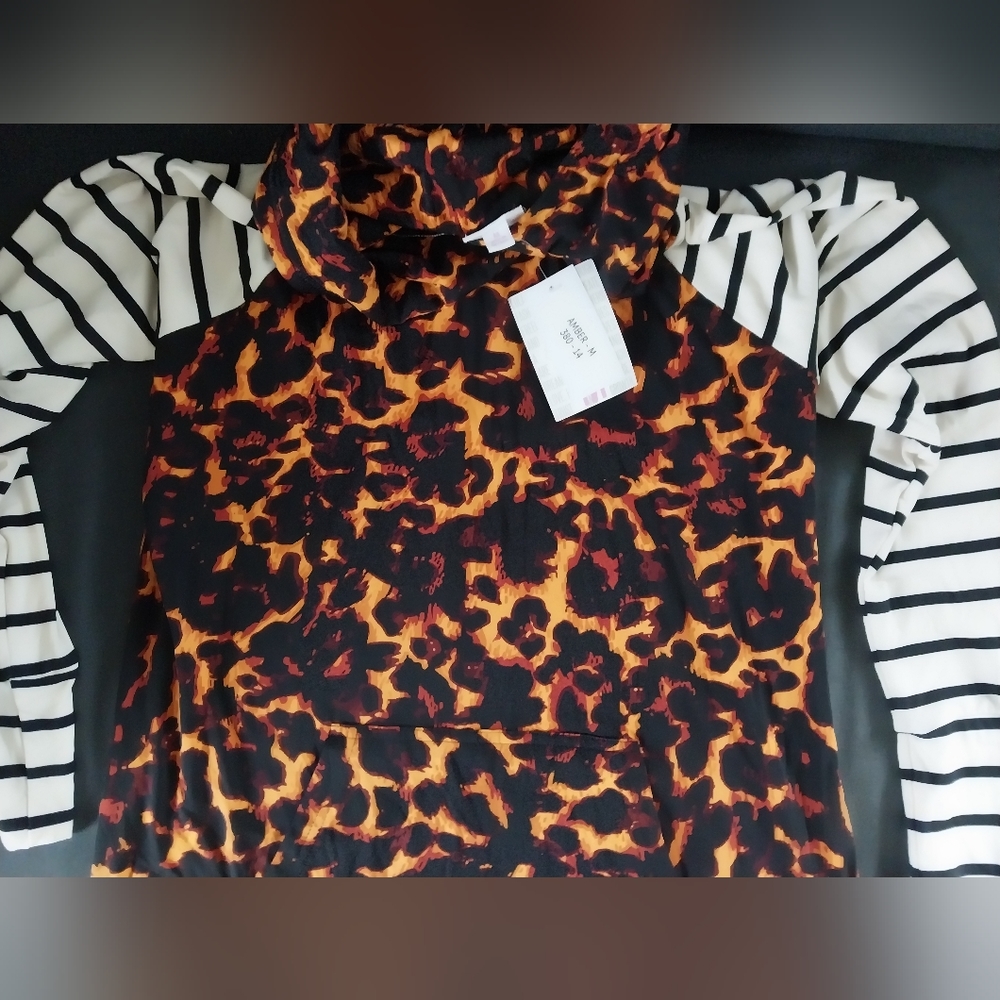 NWT Lularoe Amber- Medium